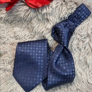 🌹Hugo Boss Geometric Patterned Navy Tie